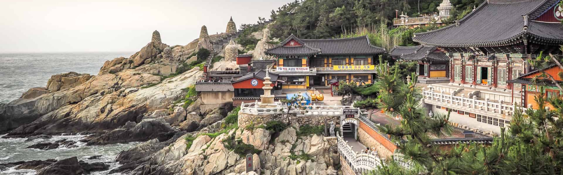 foto de ponto turístico junto ao litoral em Busan